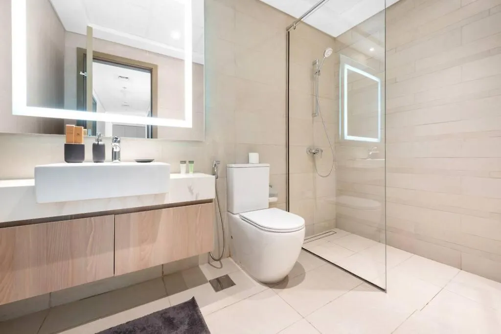 Cozy 2-Bedroom Apartment In Fawad Azizi Residence 두바이